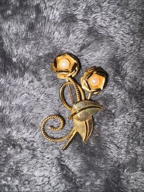 Vintage Gold Floral 2 Pearl-Center Brooch for Women